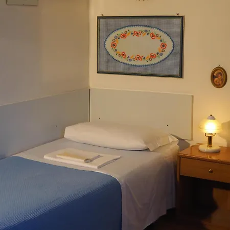 伊尔波佐艾菲珊坎莫尔旅馆 2*